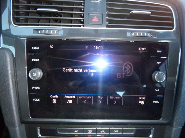 Fahrzeugabbildung Volkswagen Golf VII Variant >Navi/Klima/VW Connect<