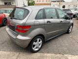 Mercedes-Benz B 170 Automatik Bi-Xenon Parkpilot - Mercedes-Benz B 170 in Duisburg