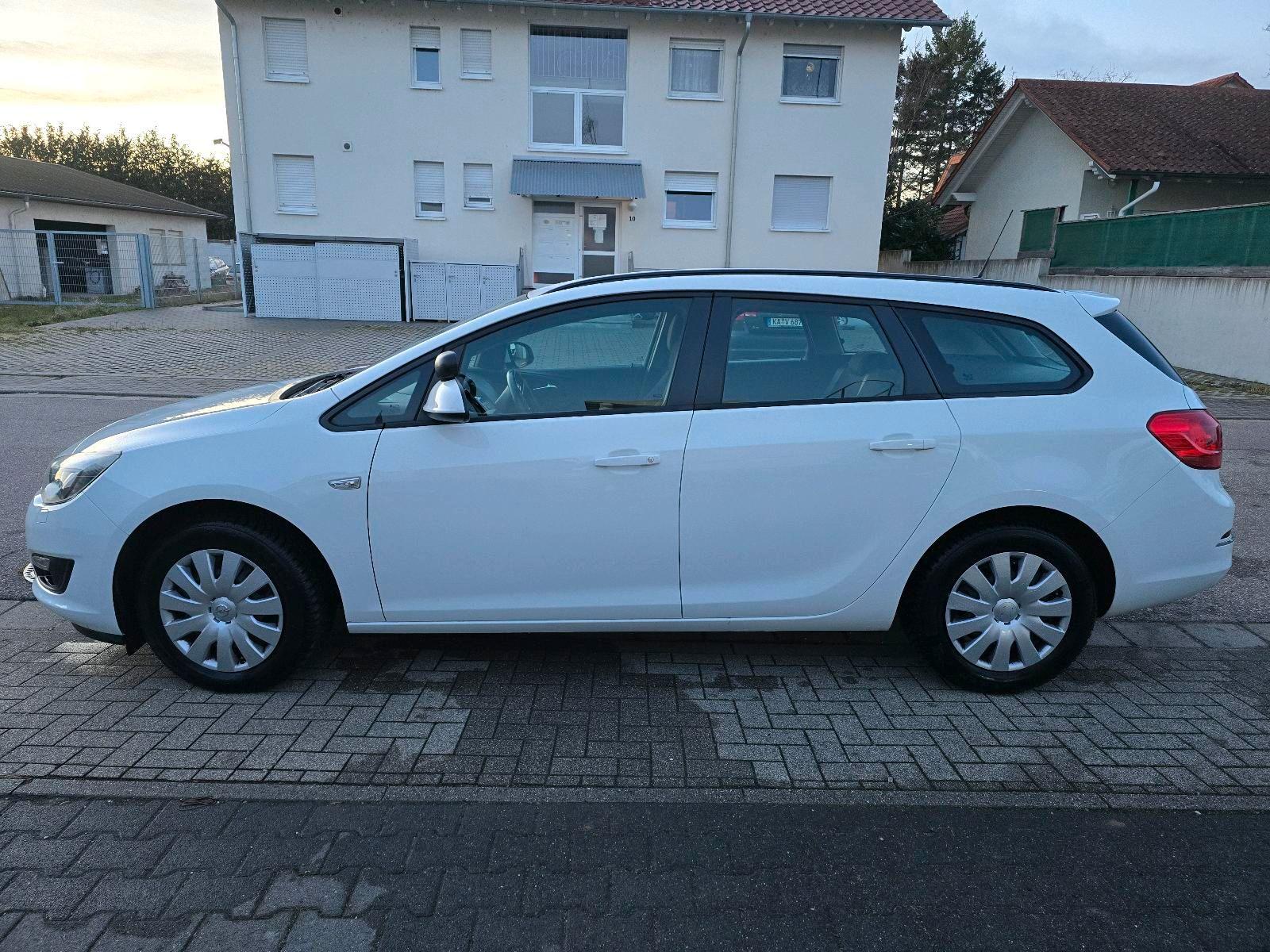 Opel Astra 2014 — photo 8