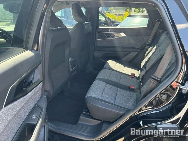 Fahrzeugabbildung Renault Espace Techno E-Tech Hybrid 200 7-Sitzer/Kamera - mit KI generiert/bearbeitet