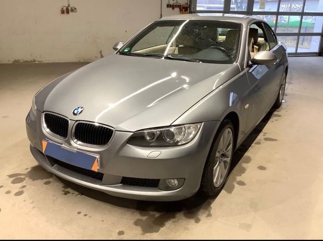 BMW 320i e93 Cabrio Garagenwagen*Sitzheiz*Leder*