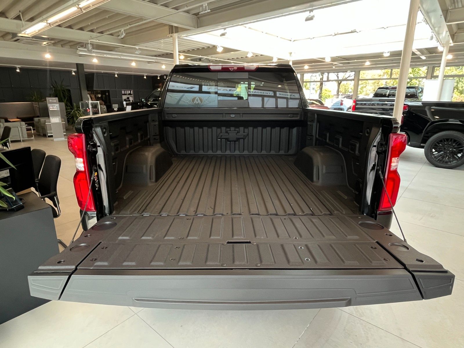 Fahrzeugabbildung Chevrolet Silverado 6.2 V8 High Country Midnight*LPG*360°