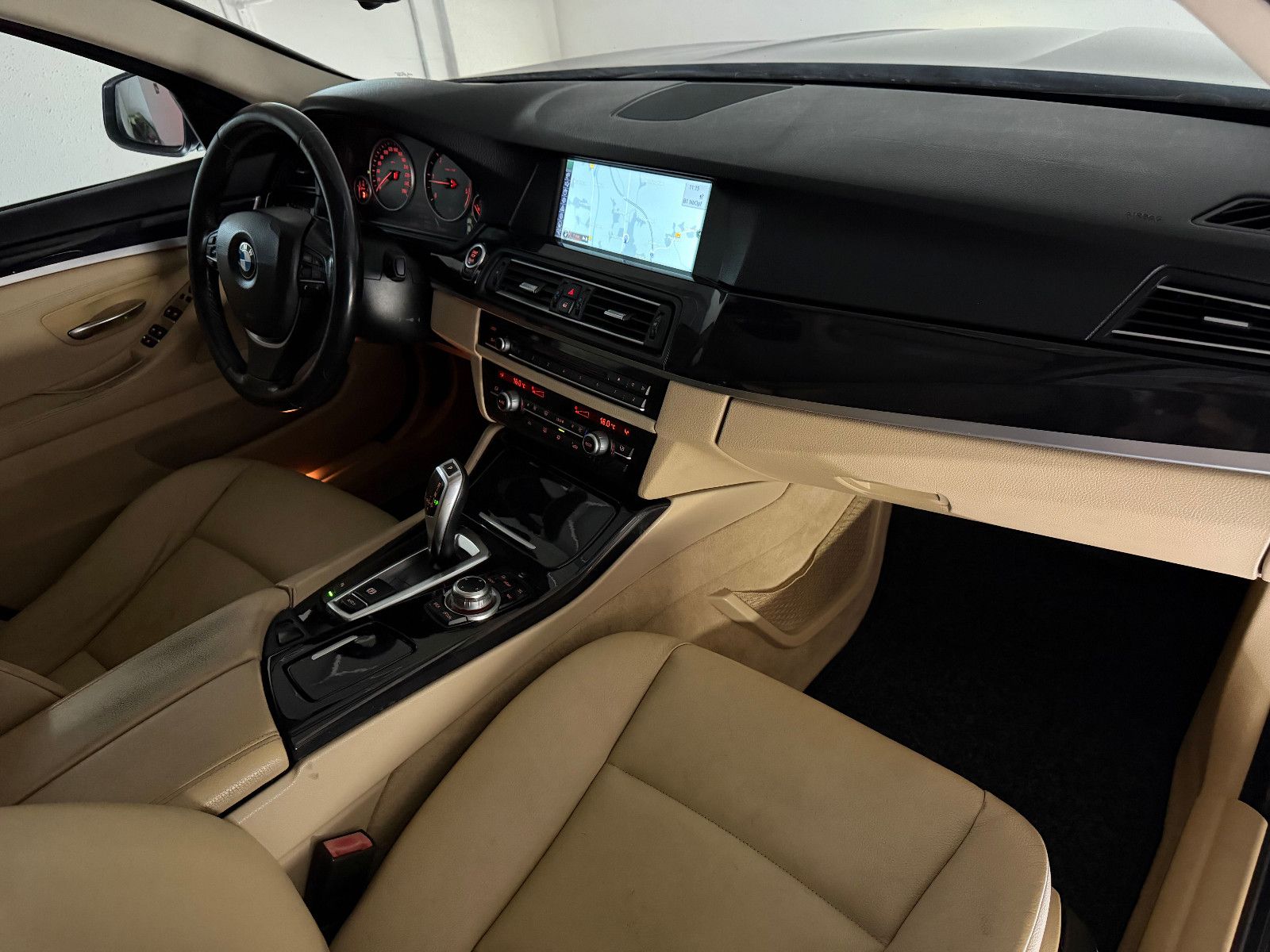 Fahrzeugabbildung BMW 520 d Lim. Aut./elektr. SITZ/NAVI/ ProfBi-XENON/