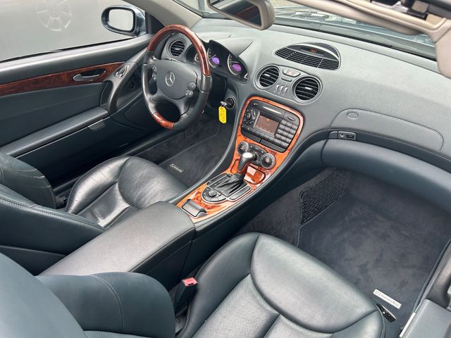 Fahrzeugabbildung Mercedes-Benz SL 350 + Garagenfahrzeug+Scheckheft gepflegt+