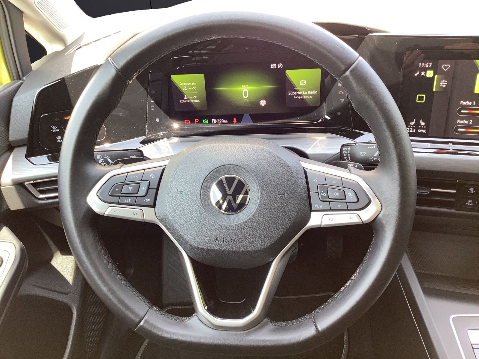 Fahrzeugabbildung Volkswagen Golf VIII Style LED ACC AID HUD NAVI PDC SHZ LED