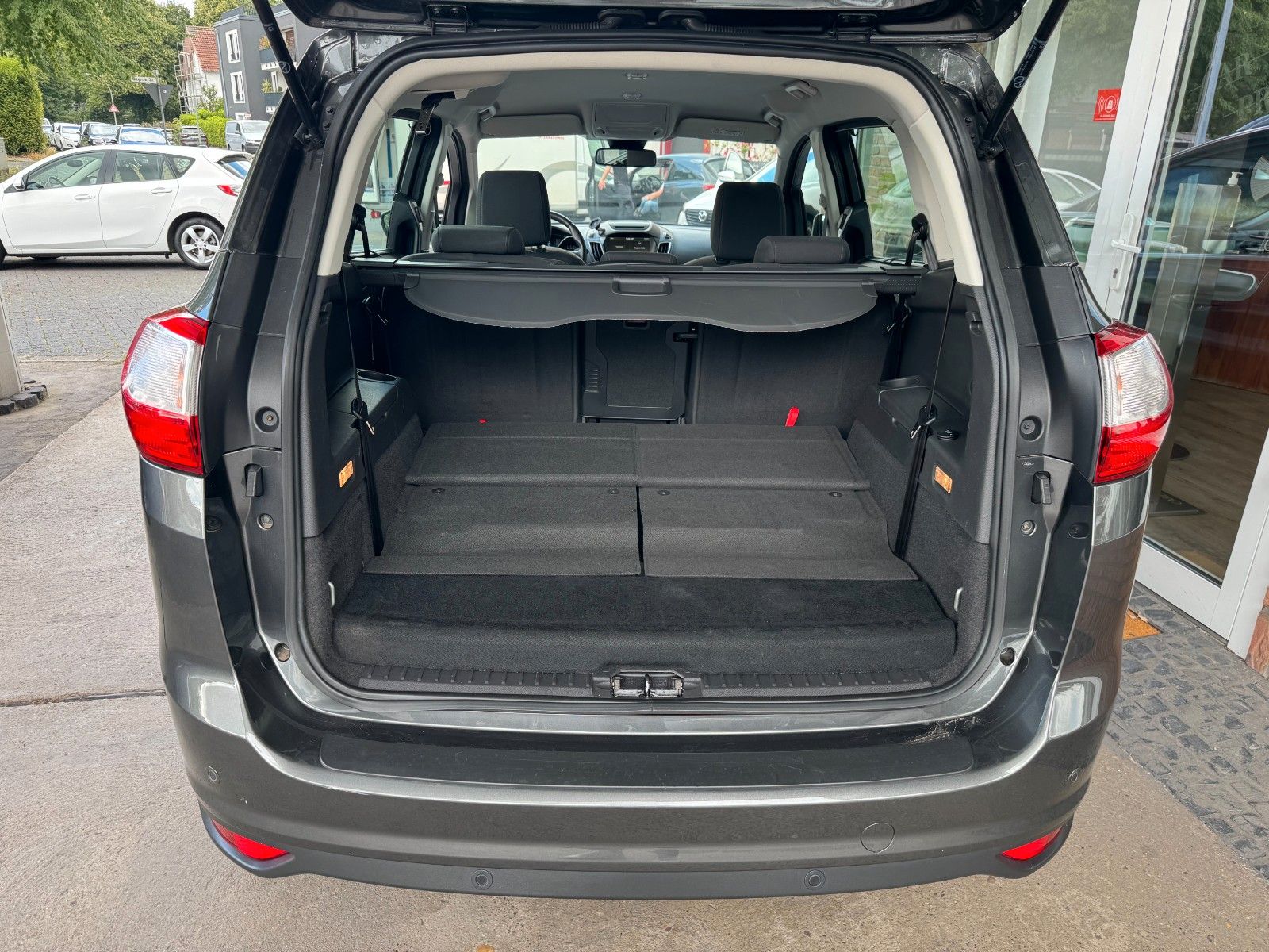 Fahrzeugabbildung Ford Grand C-MAX Titanium 7-Sitze/Navi/Kamera