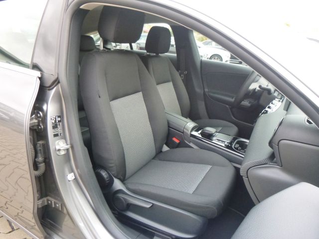 Fahrzeugabbildung Mercedes-Benz CLA 200 d Shooting Brake >AUT/NAVI/SHZ/PDC<
