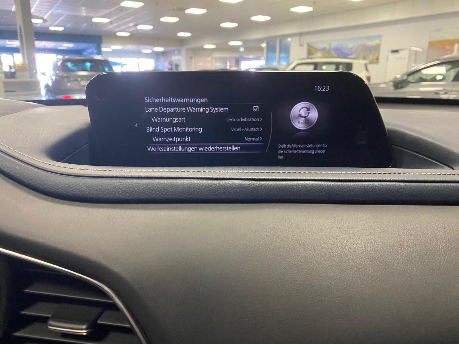 Fahrzeugabbildung Mazda CX-30 APP+KLIMA+RFK+PDC+NAVI+SITZHEIZ+Head-Up+An