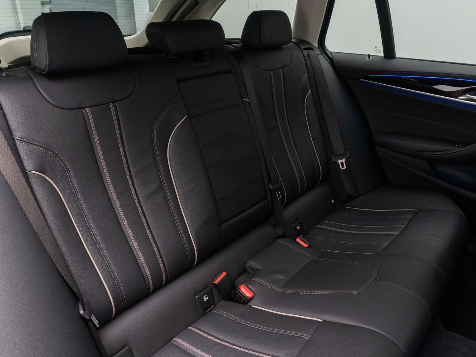 Fahrzeugabbildung BMW 530i xD Luxury Line DAB Kamera HiFi Sportstz 18"