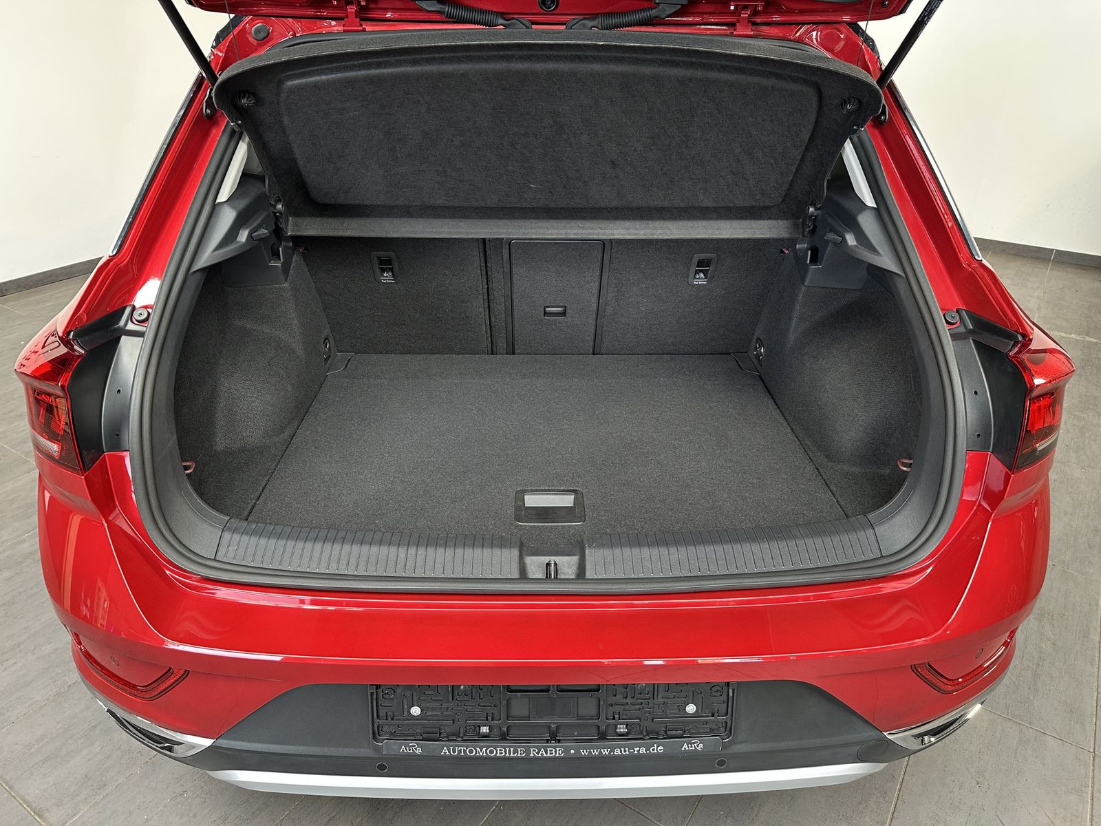 Fahrzeugabbildung Volkswagen T-Roc 1.5 TSI DSG Sport NAV+LED+ACC+STANDHEIZUNG