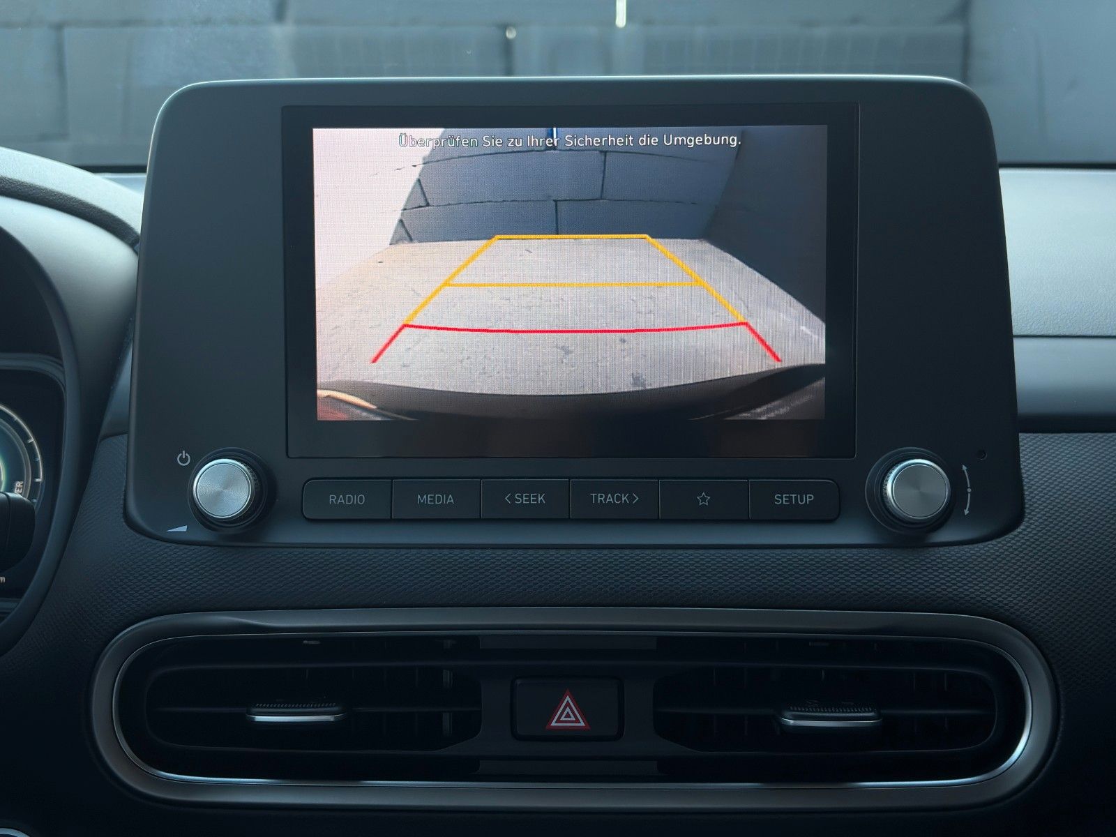 Fahrzeugabbildung Hyundai KONA E Select SHZ LHZ LKA LFA ACC CarPlay Navi