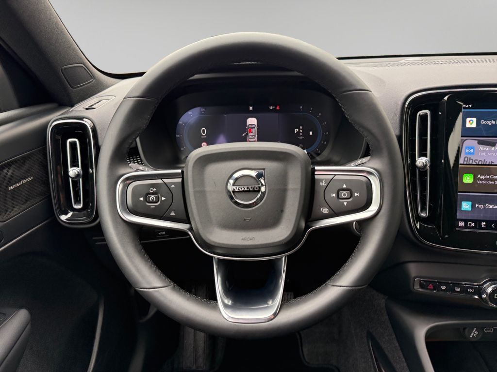 VOLVO XC40 B3 B DKG Plus Dark 360° Notrad getönte Sche VOLVO XC40 B3 B DKG Plus Dark 360° Notrad getönte Sche