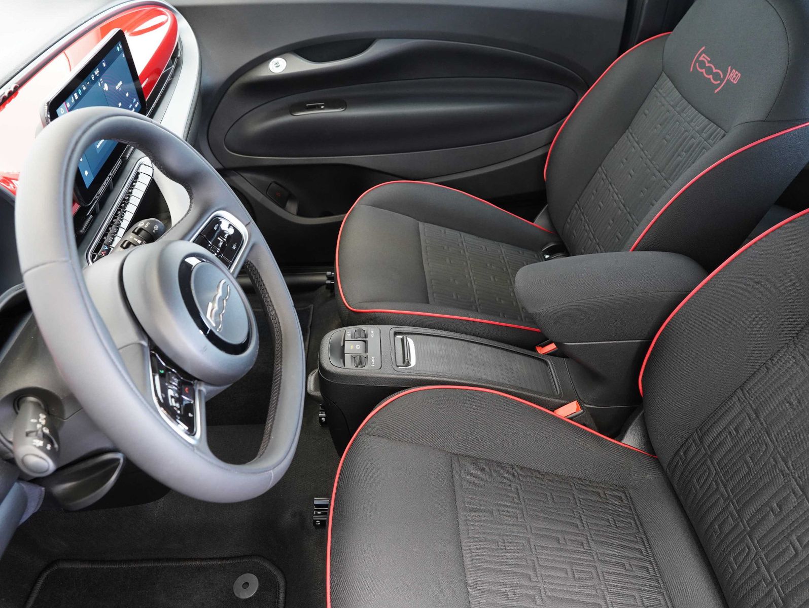 Fahrzeugabbildung Fiat 500e Red 70KW/23,8kWh/DC-LADEN/KAMERA