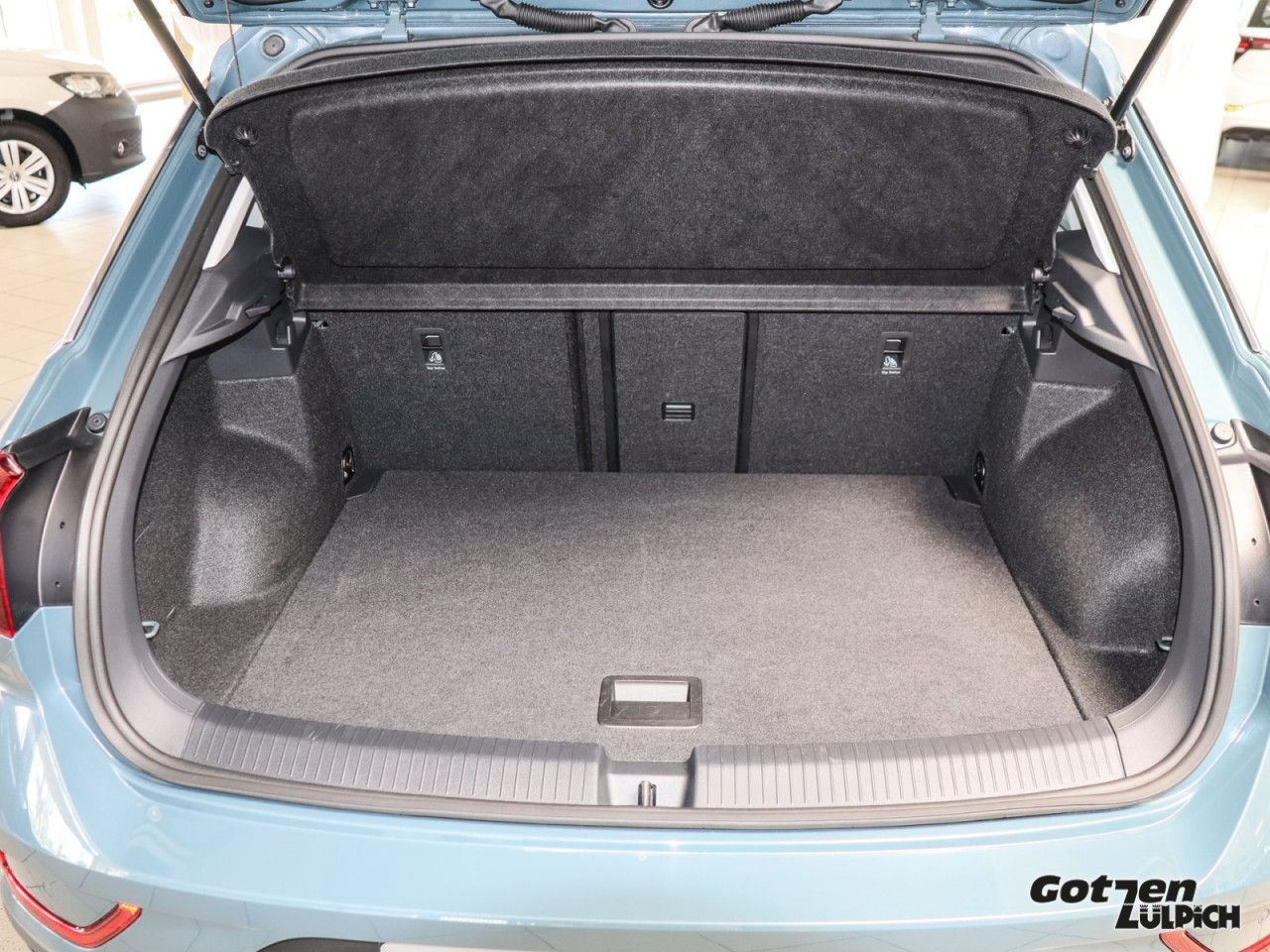 Fahrzeugabbildung Volkswagen T-Roc Life 1,0TSI Klima Navi PDC LED Vordersitze