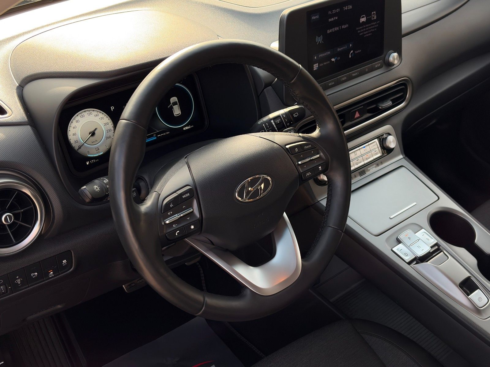 Fahrzeugabbildung Hyundai KONA E Select ACC LKAS PDC CAM SHZ CarPlay