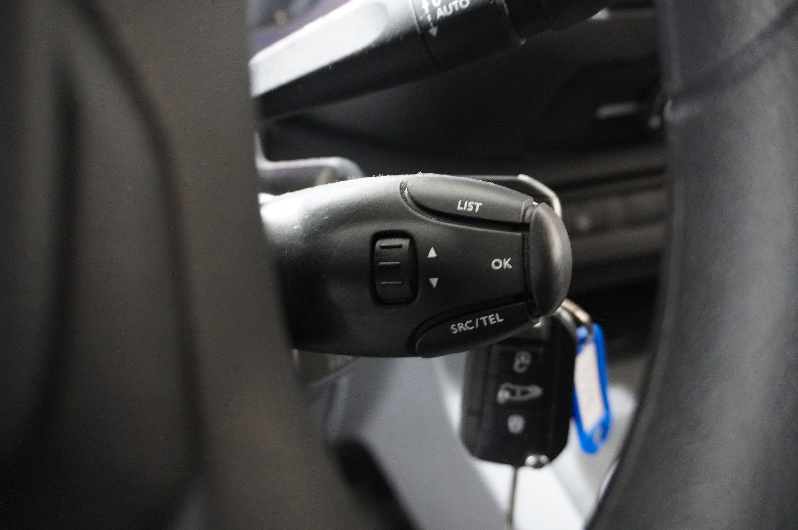 Fahrzeugabbildung Opel Vivaro Cargo 1.5D M EDITION KLIMA/DAB+/PDC/TEMP.