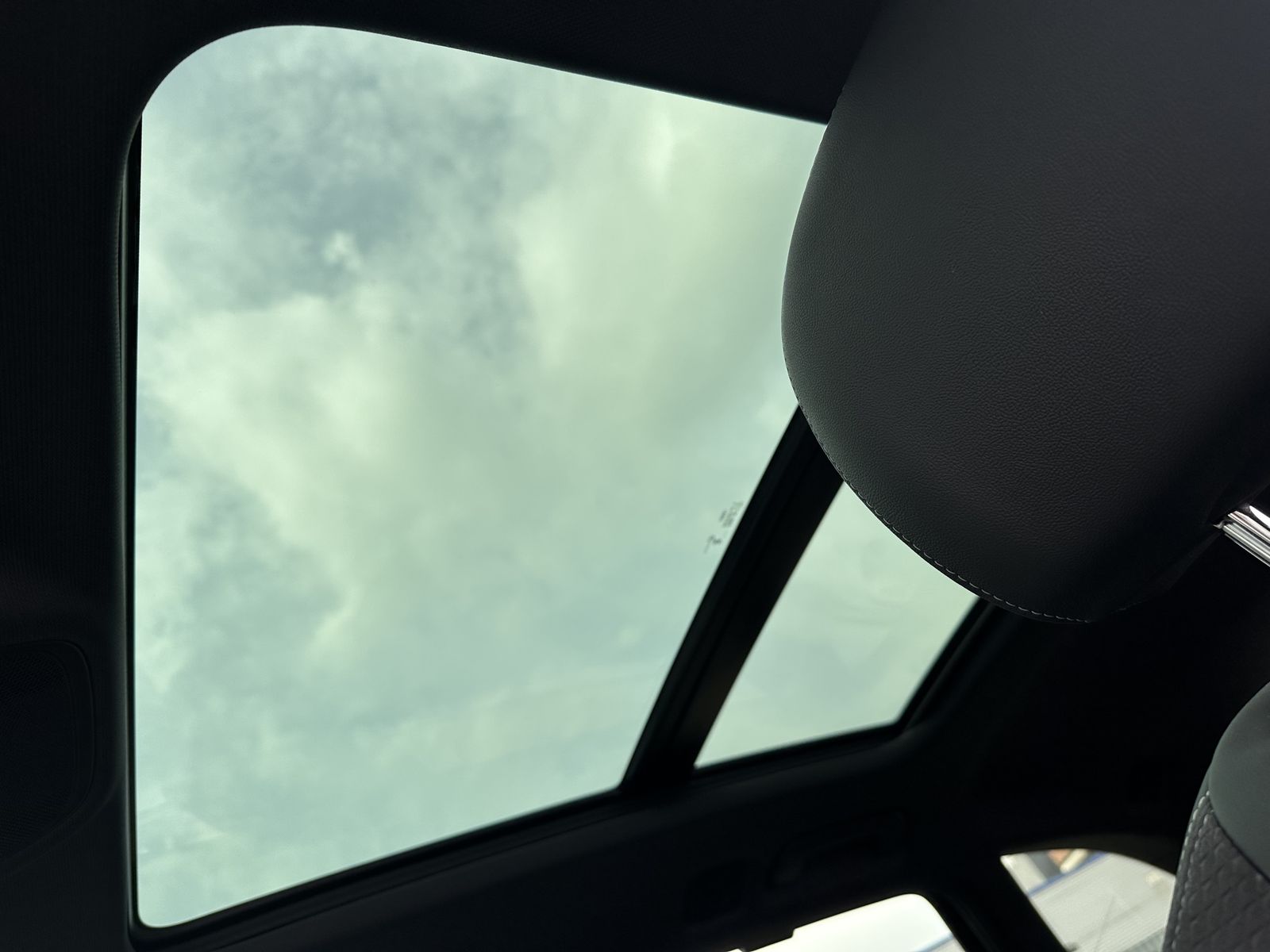 Fahrzeugabbildung Audi A4 Avant 45 TFSI Qu S-Line Black NAV+LED+PANO+VC