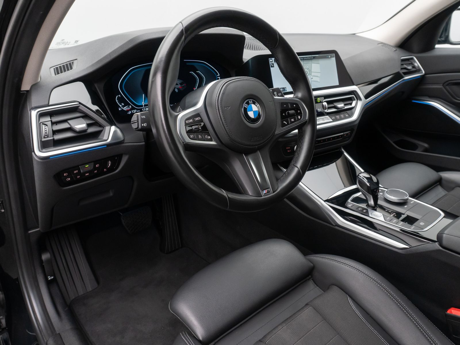 Fahrzeugabbildung BMW 330e Sport Line Laser HUD DAB PDC Komfort Alarm