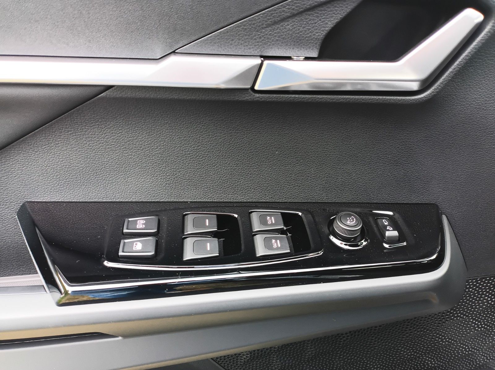 Fahrzeugabbildung KGM TORRES+NOMAD+18ZOLL+START-STOPP+5JAHRE GARANTIE+