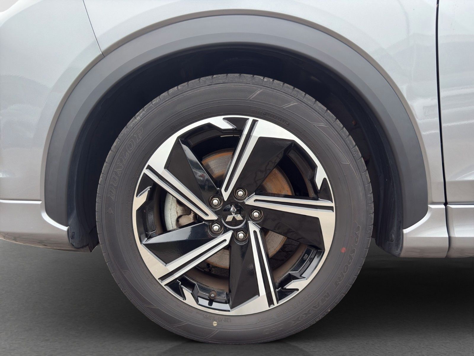 Fahrzeugabbildung Mitsubishi Eclipse Cross 2.4 PHEV 4WD   Select Tieflegung