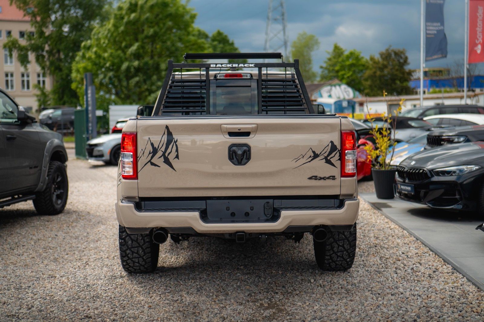 Fahrzeugabbildung Dodge RAM 5.7 V8 HEMI 4x4 ARMY STYLE Offroad LONGBED
