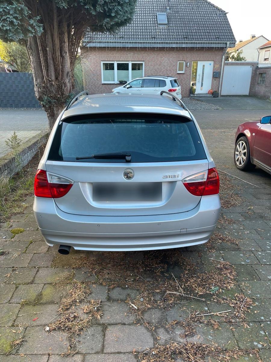 BMW 318 2006 — салон