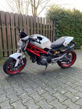 Ducati Monster 696 - DUCATI 696 MONSTER