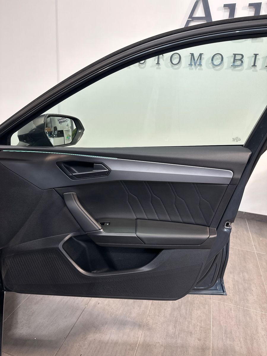 Fahrzeugabbildung CUPRA Leon Sportstourer 1.5 eTSI DSG NAV+LED+ACC+KAM