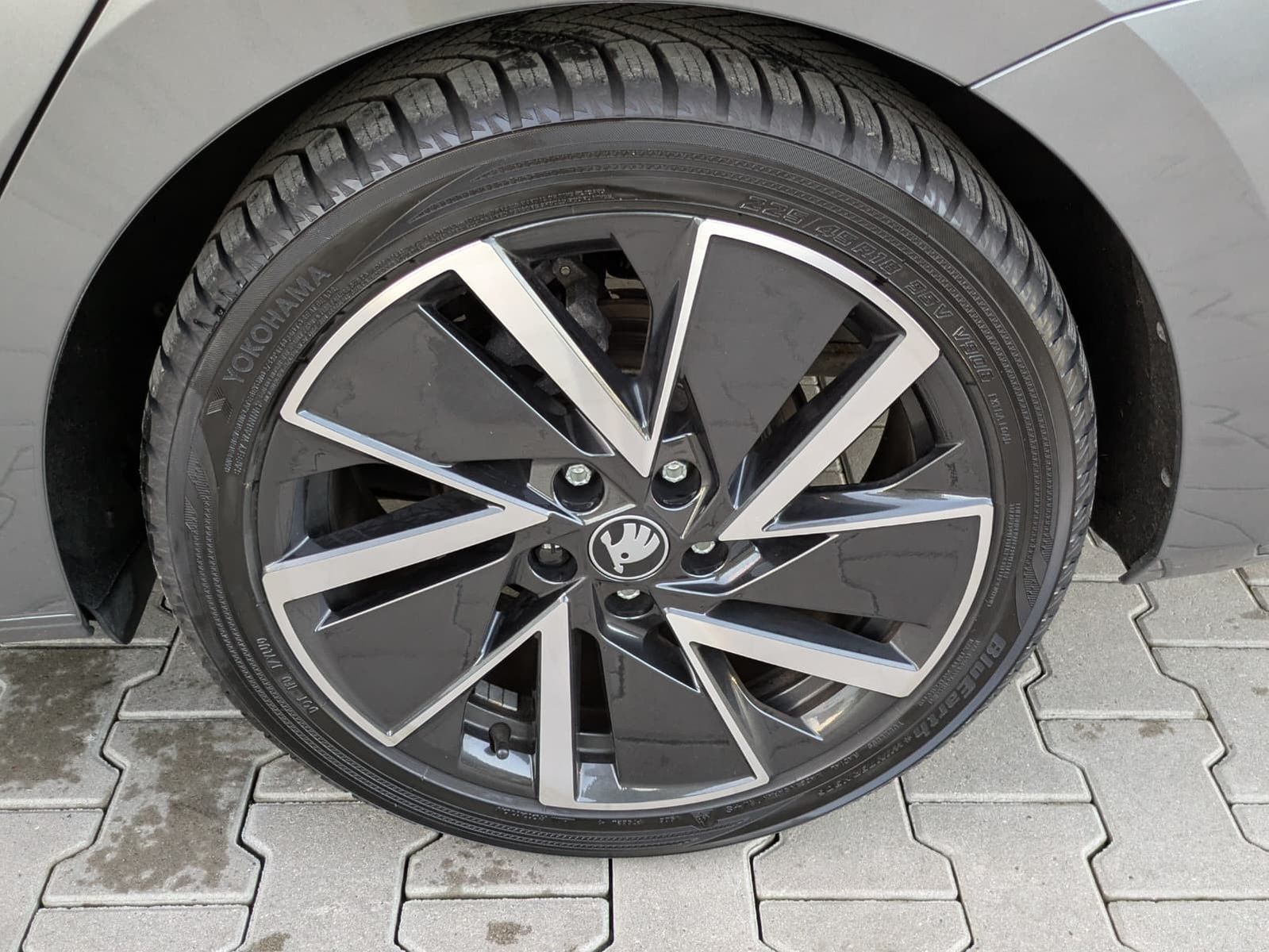 Fahrzeugabbildung SKODA Octavia 1.5 DSG Sportline PANO*MATRIX*AHK*5J.GAR