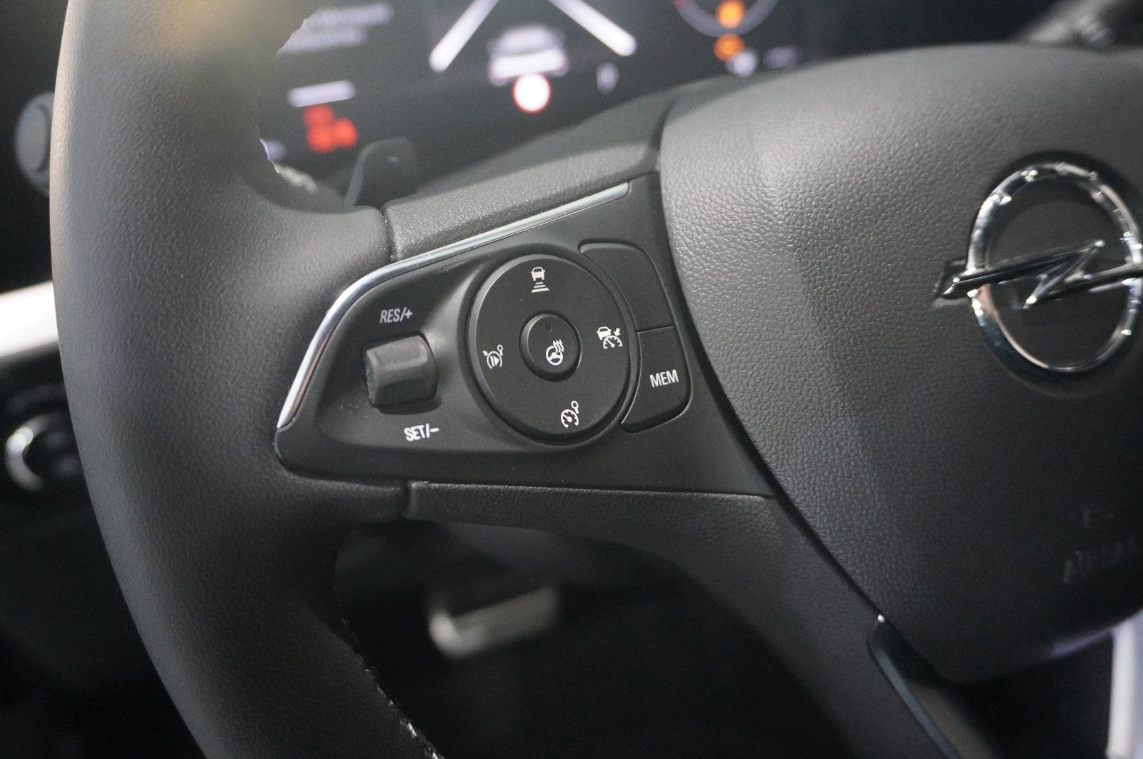 Fahrzeugabbildung Opel Mokka 1.2T ULTIMATE NAVI/LED/KAMERA/SPORT/DAB+