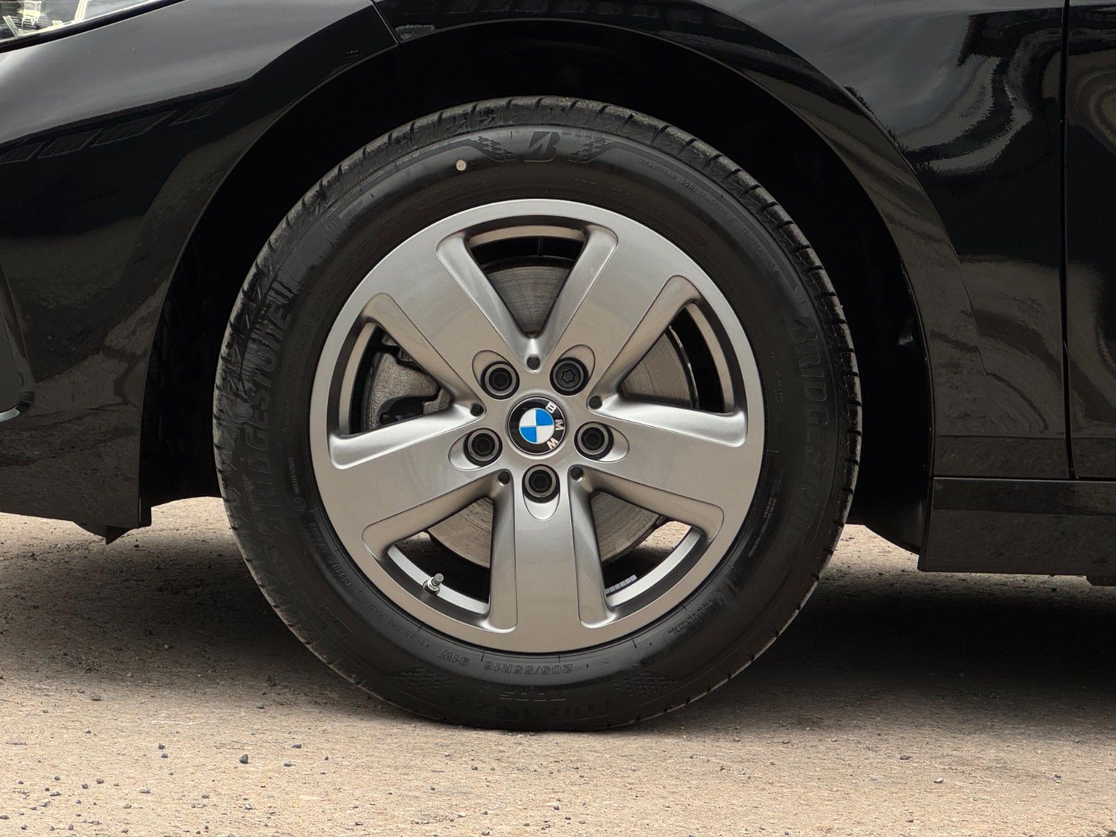 Fahrzeugabbildung BMW 116i Advantage CarPlay BT SHZ PDC Lim Temp LKAS