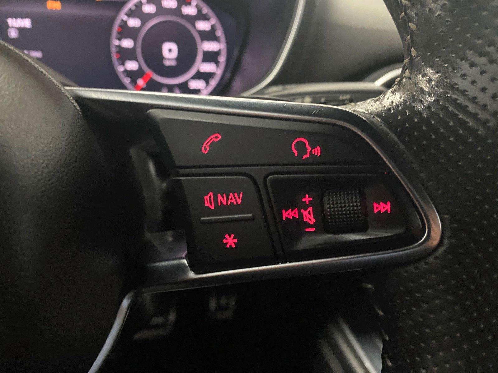 Fahrzeugabbildung Audi TT S-Line Roadster 2.0 TFSI S tronic quattro+19"