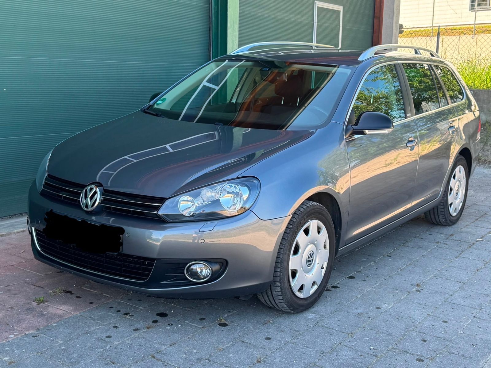 Volkswagen Golf - 1