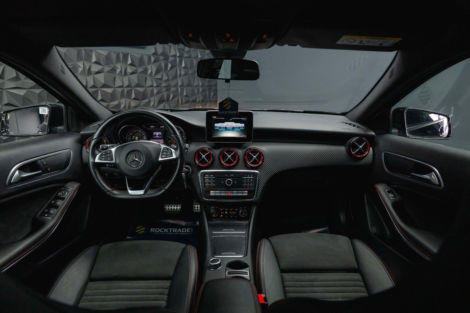 Fahrzeugabbildung Mercedes-Benz A 250 AMG Sport Black Edition *TÜV Neu*Navi*19%*