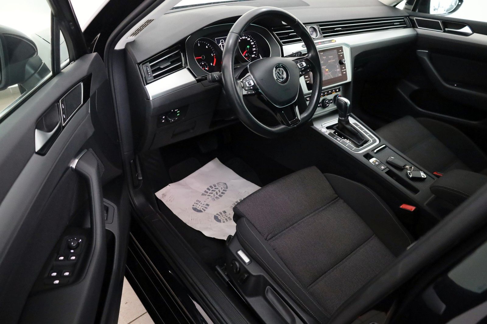 Fahrzeugabbildung Volkswagen Passat Variant Comfortline Navi,LED,ACC,SH,PDC