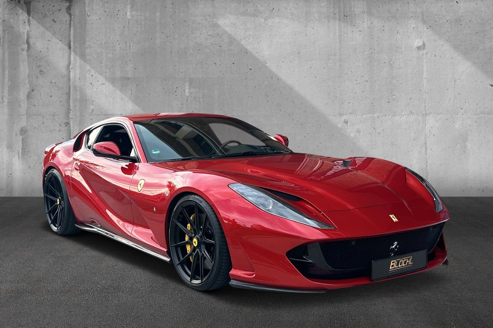 Fahrzeugabbildung Ferrari 812  Superfast*Rosso Fuoco*dt. Auto*200% Carbon