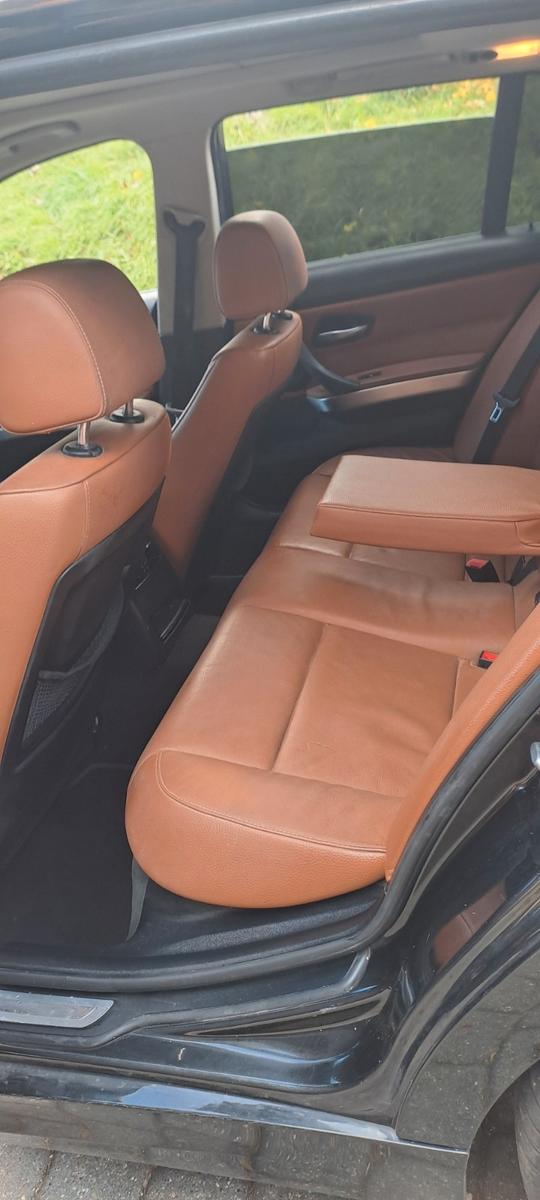 BMW 320 2010 — photo 11