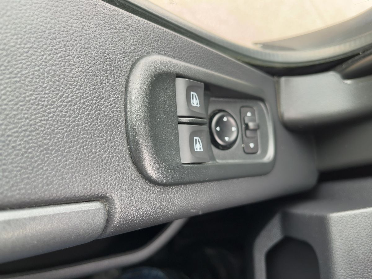 Fahrzeugabbildung Renault Master L2H2 3,3t Blue dCi 150 AHK Automatik