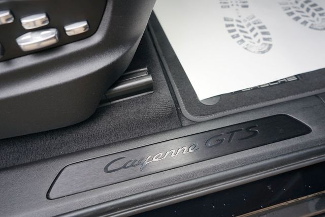 Fahrzeugabbildung Porsche Cayenne Coupe GTS*Head*Matrix-LED*NETTO EXPORT