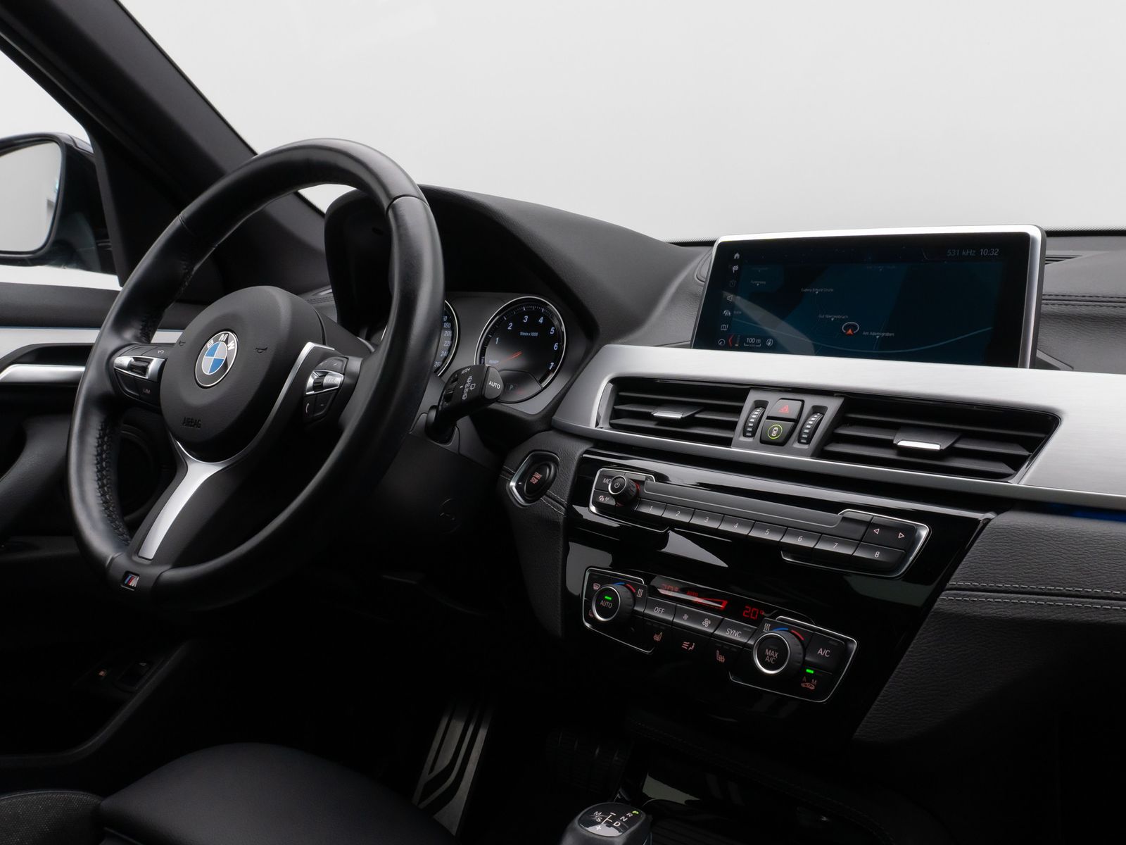 Fahrzeugabbildung BMW X1 xD25e M Sport Panorama DAB Navi LED 18Zoll
