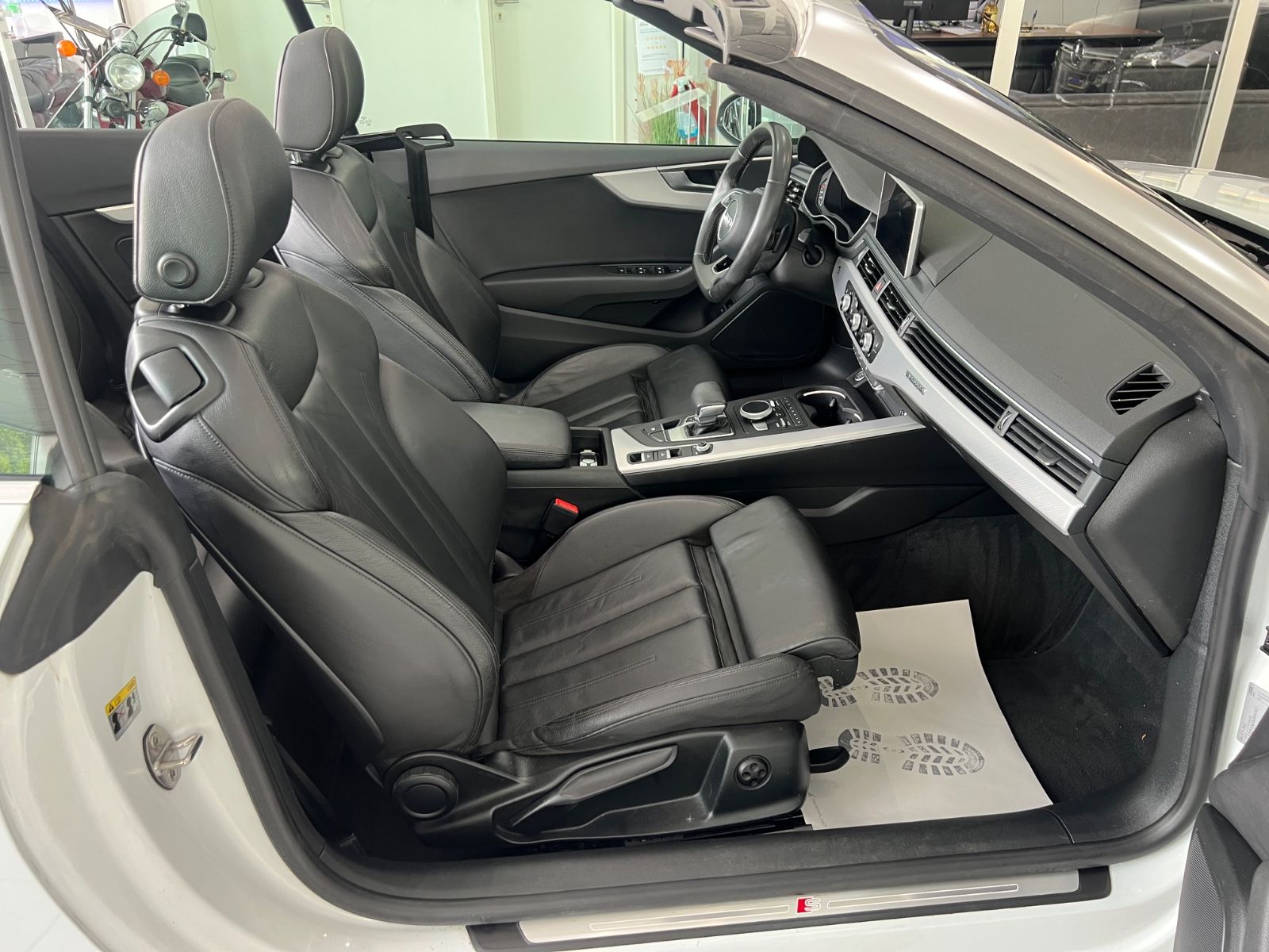 Fahrzeugabbildung Audi A5 Cabriolet 2.0 quattro sport S line