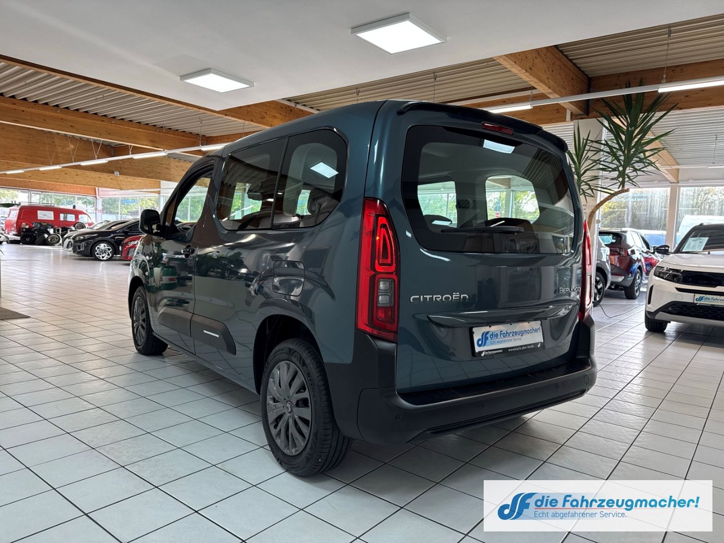 Fahrzeugabbildung Citroën Berlingo Plus Elektromotor M LED Apple CarPlay A