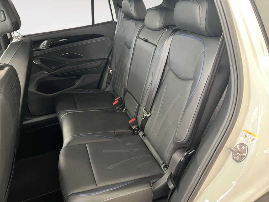 Fahrzeugabbildung Volkswagen Tayron 1.5 eHybrid DSG R-Line AHZV Black Style