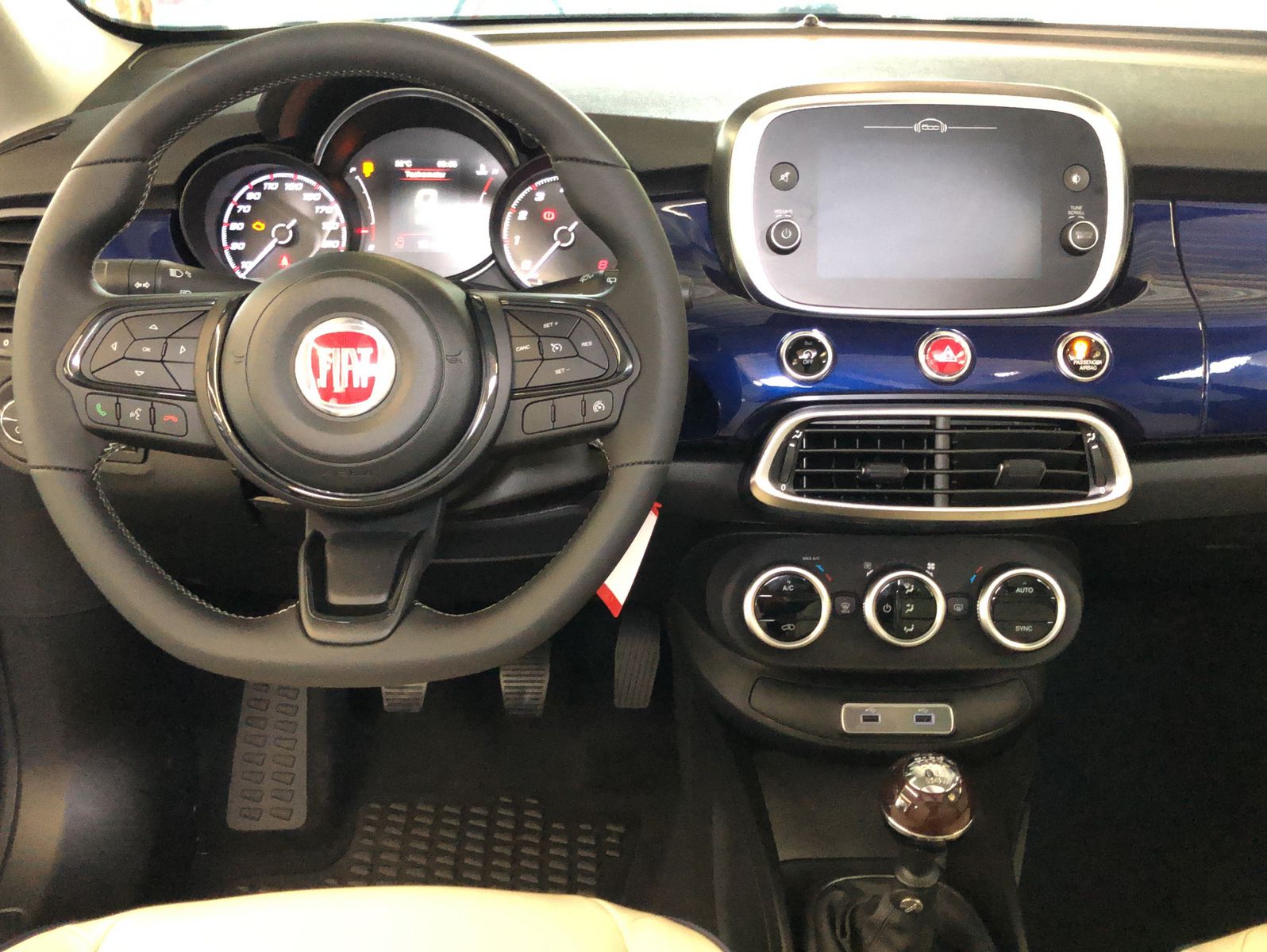 Fahrzeugabbildung Fiat 500X Yacht Club Capri