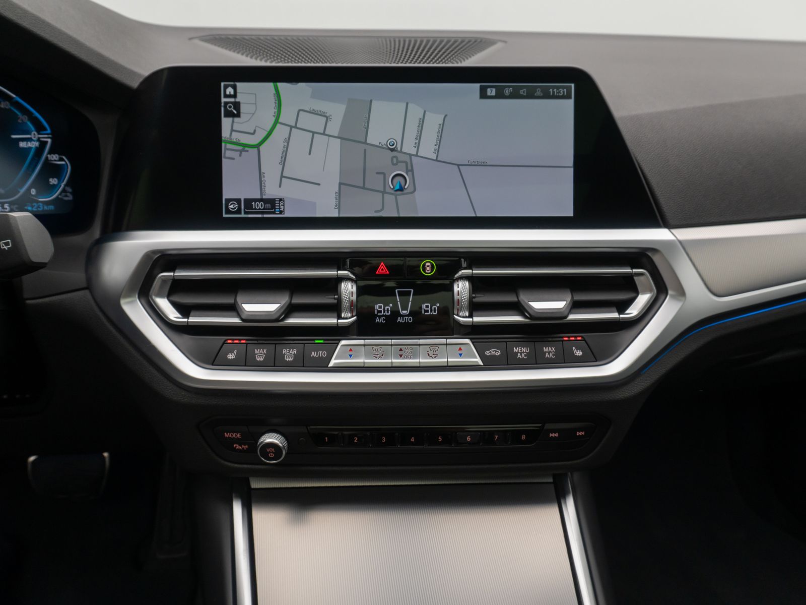 Fahrzeugabbildung BMW 330e xD M Sport Kamera DAB Laser HUD Panoram 19"