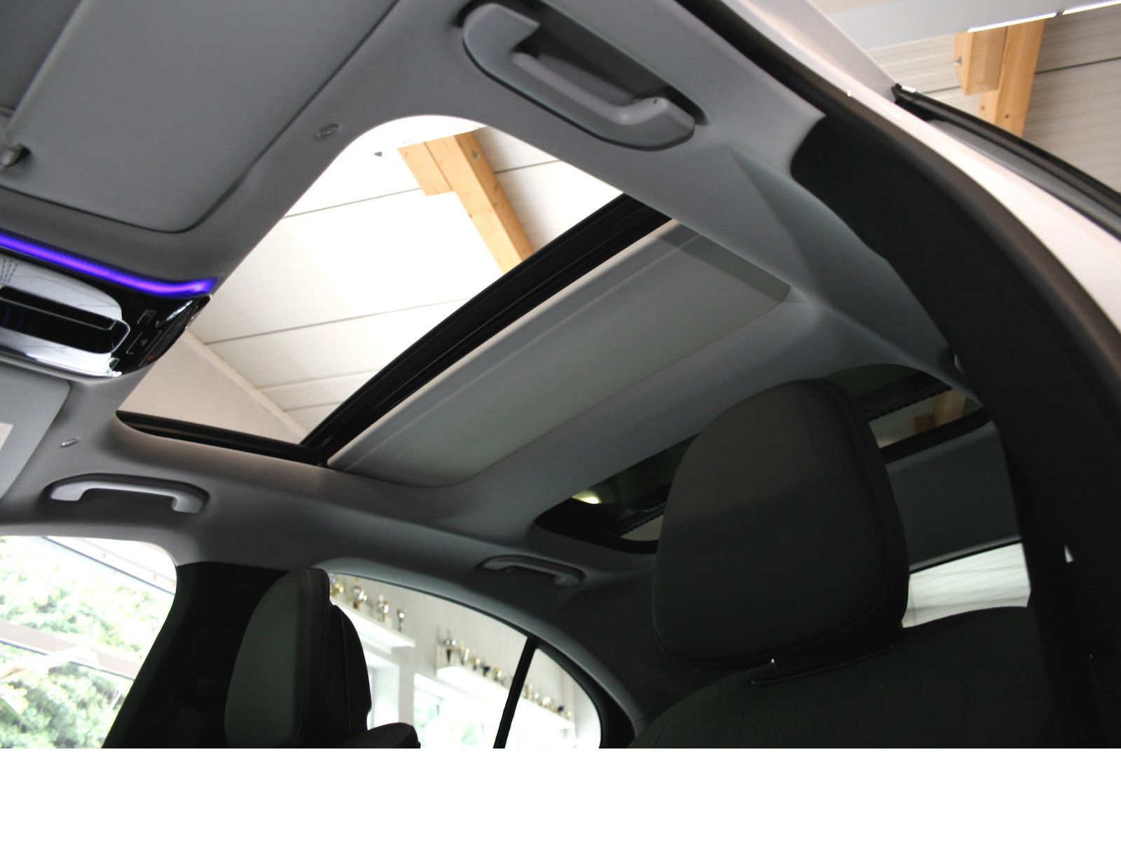 Fahrzeugabbildung Mercedes-Benz E 220 d Avantgarde *Pano-Dach*19 Zoll*Distronic