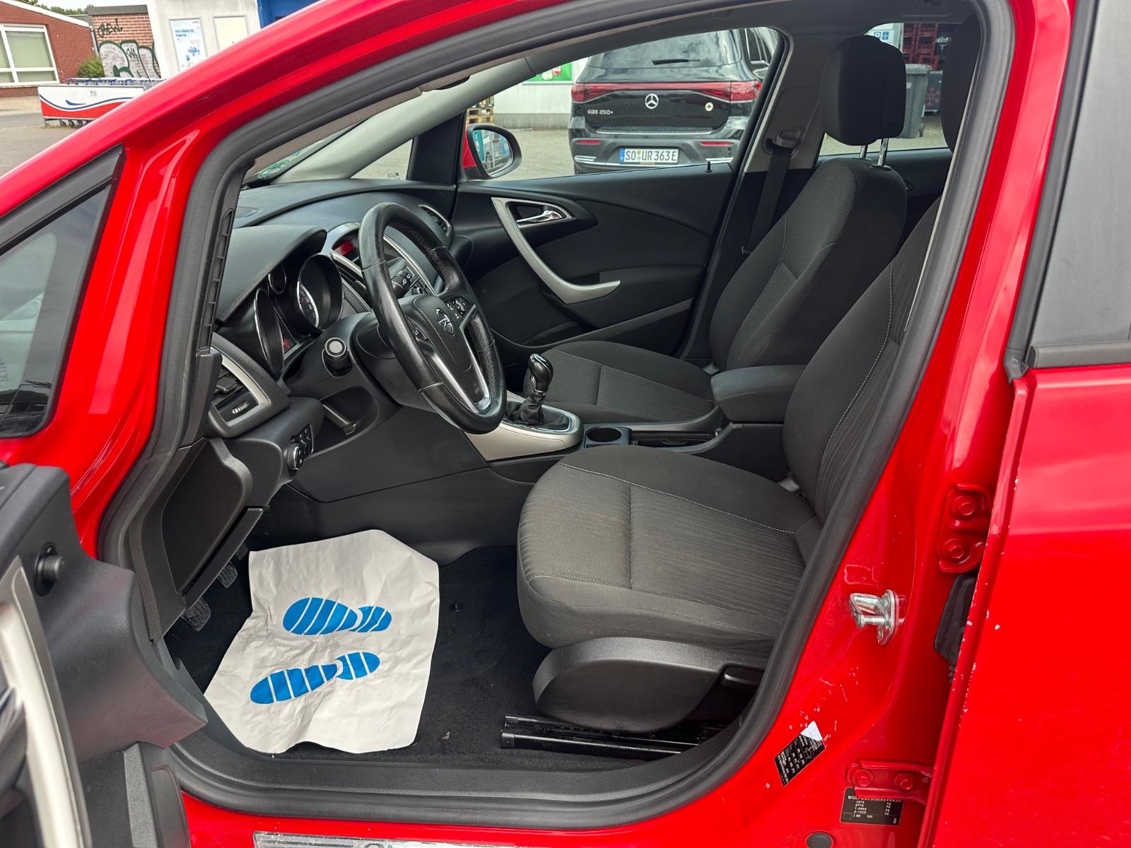 Opel Astra 2011 — photo 12