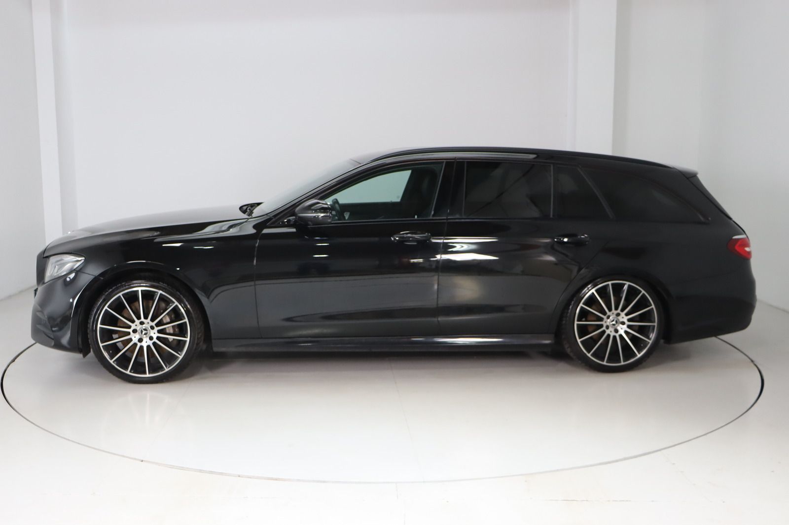 Fahrzeugabbildung Mercedes-Benz E 400 d 4Matic AMG-Paket * Multibeam * 360°