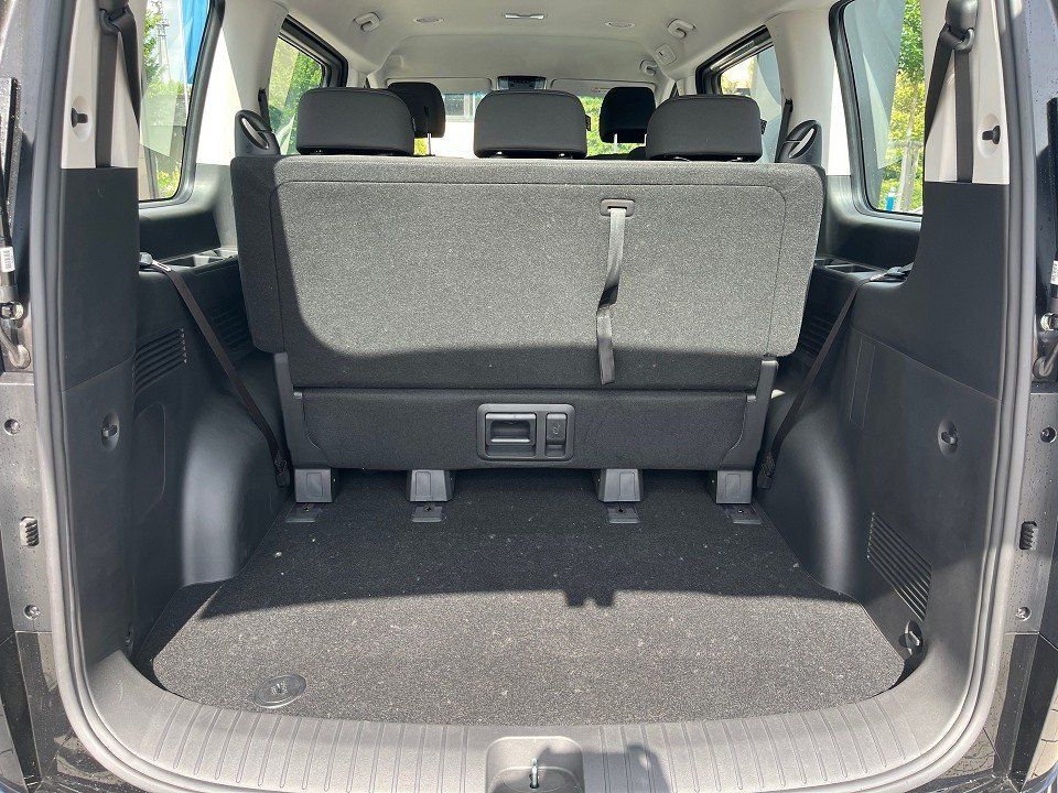 Fahrzeugabbildung Hyundai STARIA Hybrid 9-Sitzer TREND 18 Easy-Access-Pake