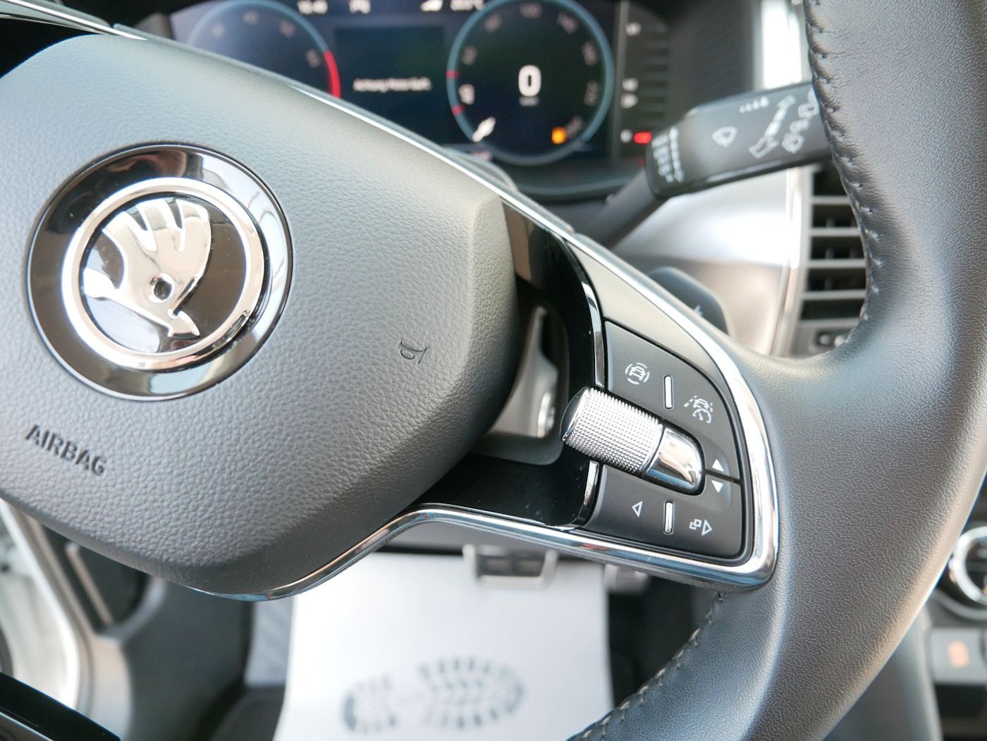Fahrzeugabbildung SKODA Kodiaq 1.5 Ambition DSG 7-Sitze Kamera ACC MATRI